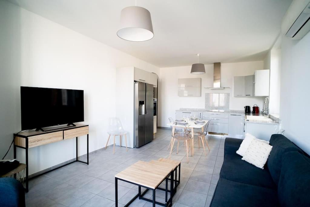 Appartement T4 Vue Mer Proche Gare Et Centre Ville アジャクシオ エクステリア 写真